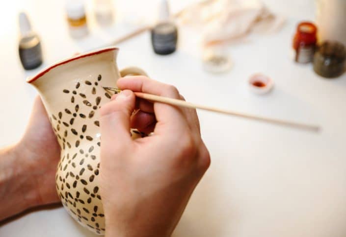 Pottery. Painting pottery. سفالگری در خانه